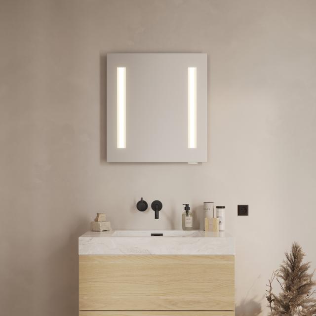Spegel med eluttag 600x650 mm